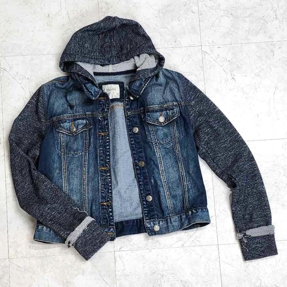 Mudd Denim Cropped Jean Jacket with Navy Blue Knit Sleeves Size Large